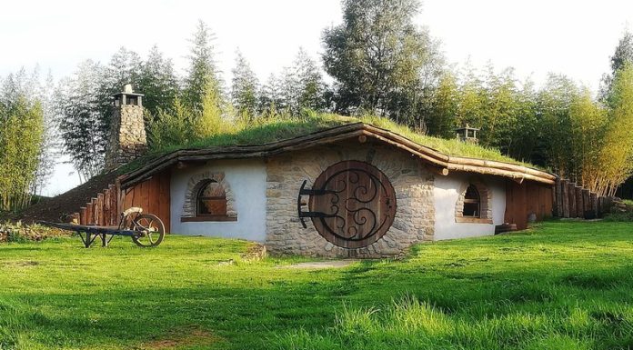 Week-end du 14 juillet 2026 : 5 destinations insolites en pleine nature Maison de hobbit